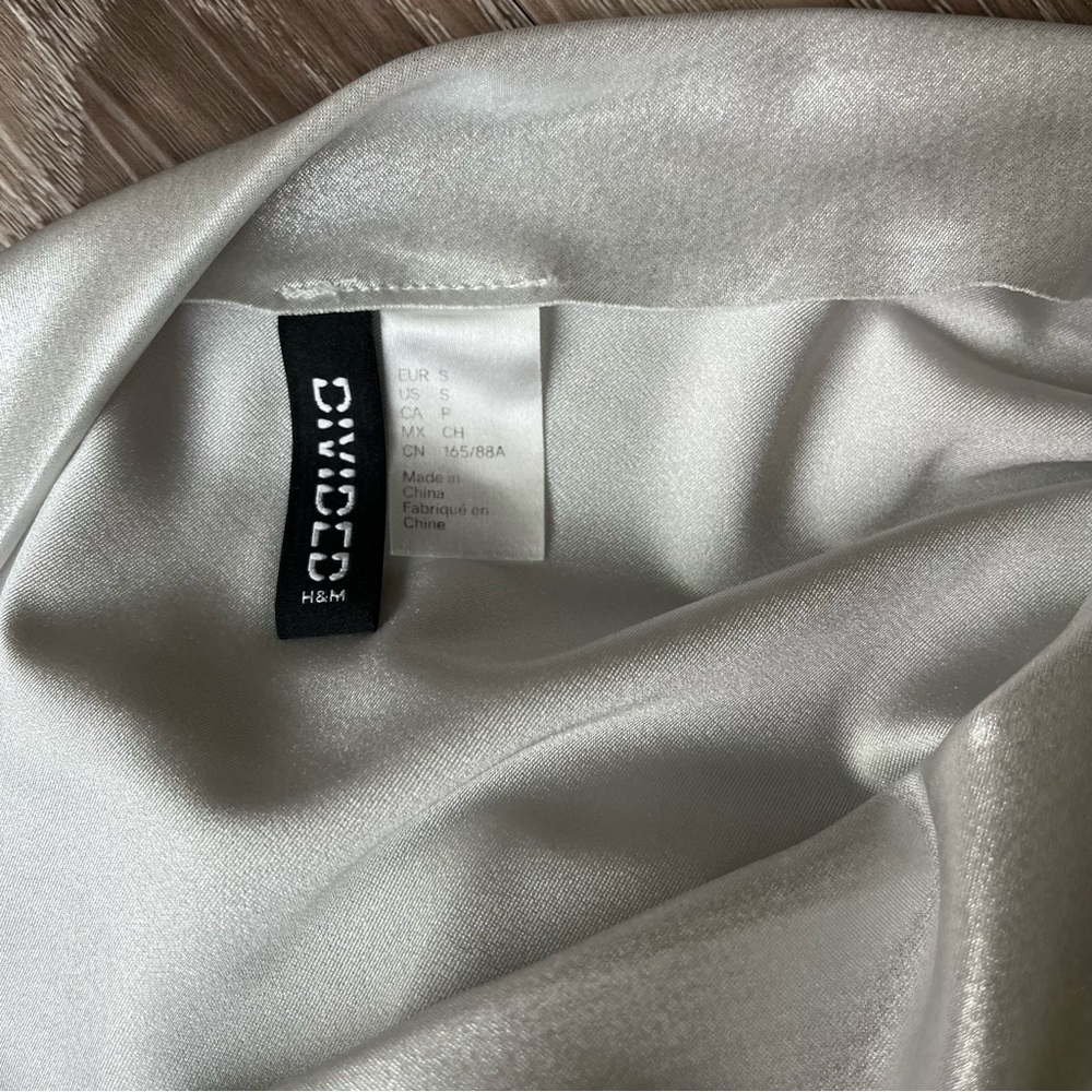 H&M One-Shoulder Ruched Shimmer Top - Picture 6 of 7